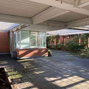 Outdoor roof garden